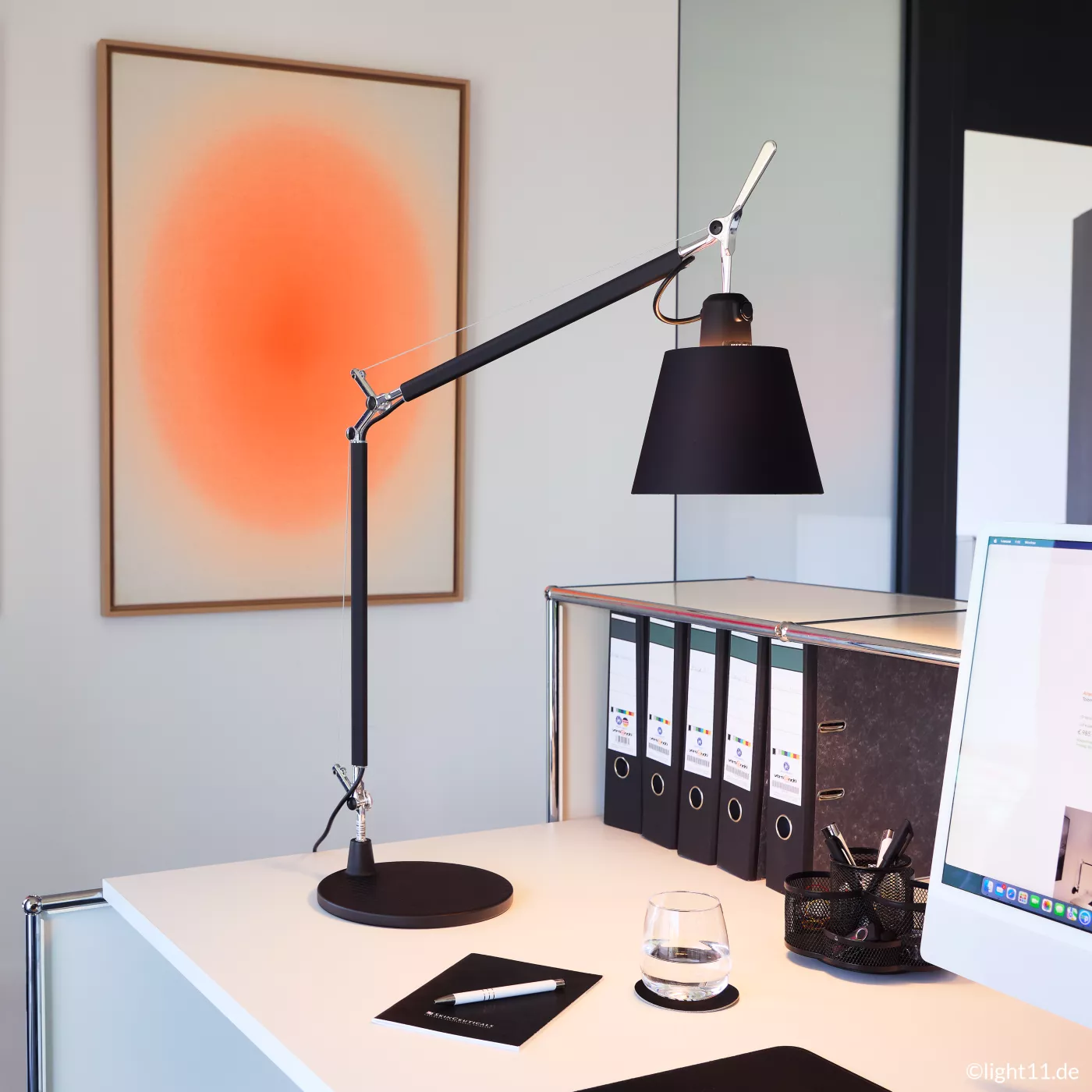 Artemide Tolomeo Basculante Tavolo All-Black — imagen 4