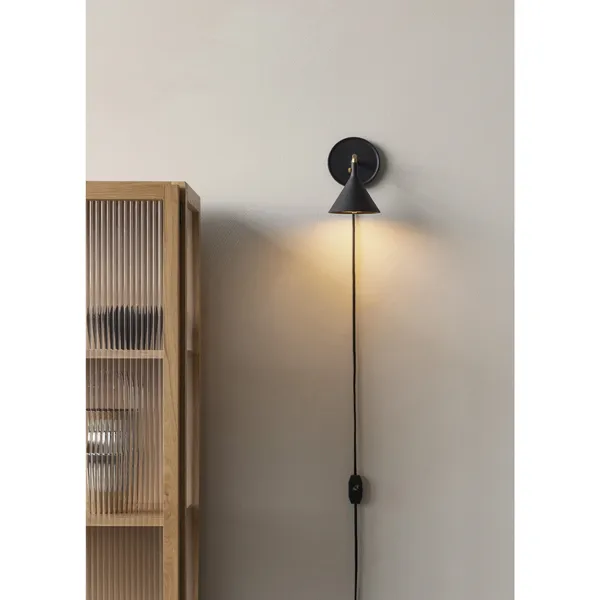 Audo Copenhagen Cast Sconce M. Difusor Negro – Lámpara de pared — imagen 6
