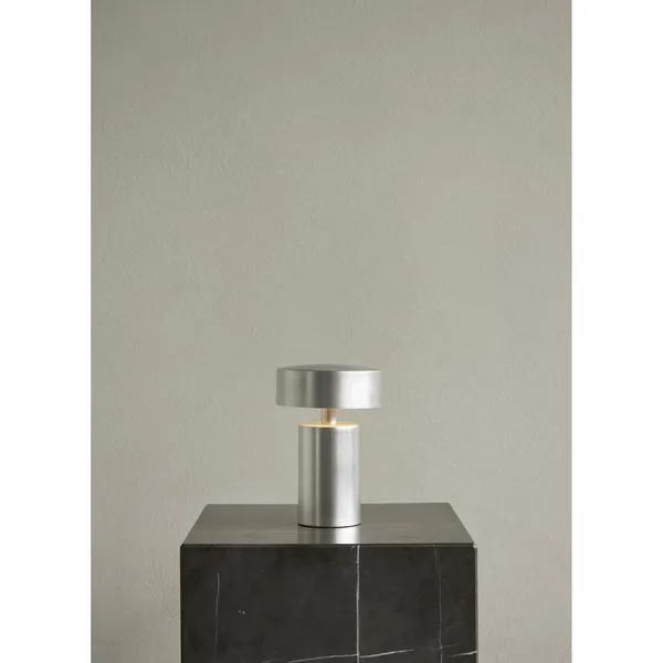 Audo Copenhagen Columna Portátil Aluminio – Lámpara de mesa — imagen 5