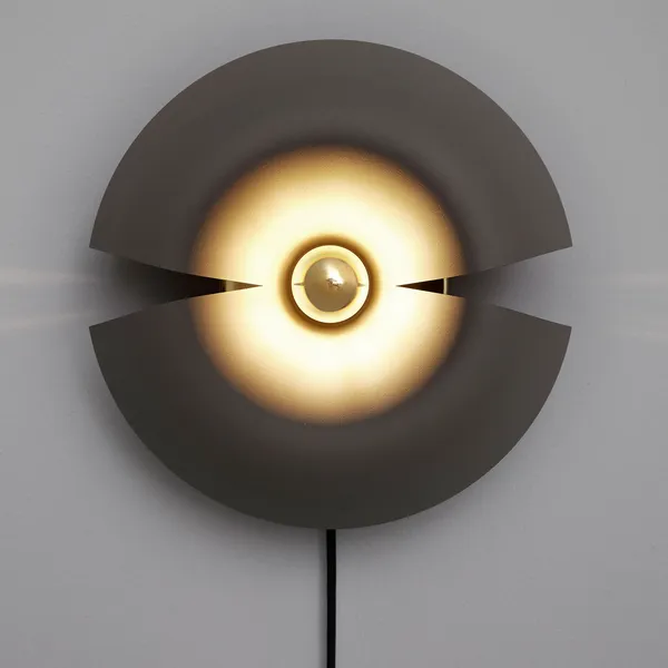 AYTM Cycnus Grande Negro/Oro – Lámpara de pared — imagen 3