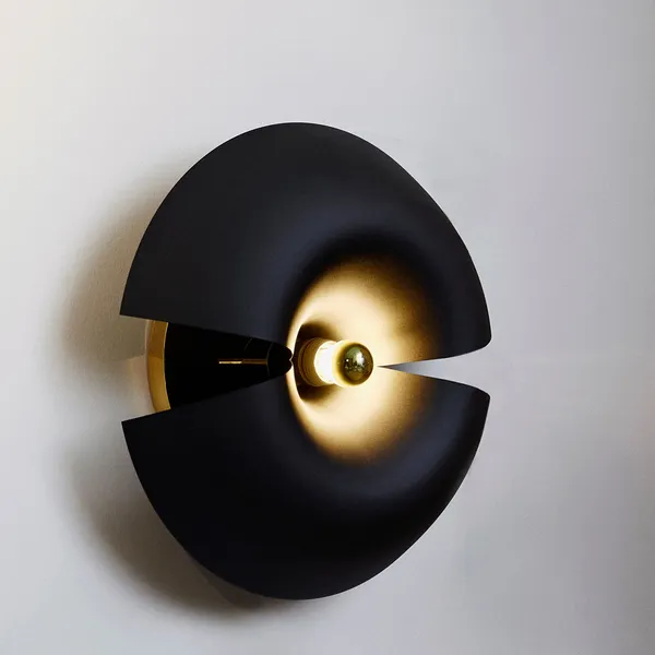 AYTM Cycnus Grande Negro/Oro – Lámpara de pared — imagen 4