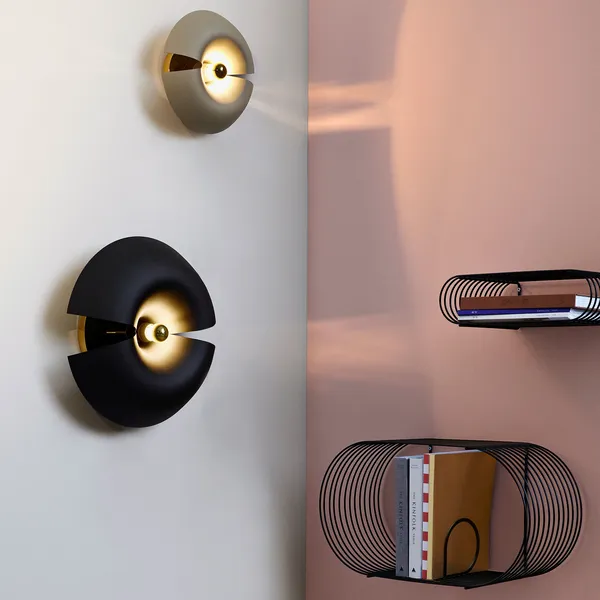 AYTM Cycnus Grande Negro/Oro – Lámpara de pared — imagen 5
