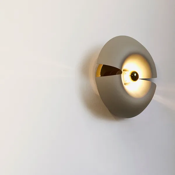AYTM Cycnus Pequeño Taupe/Oro – Lámpara de pared — imagen 3