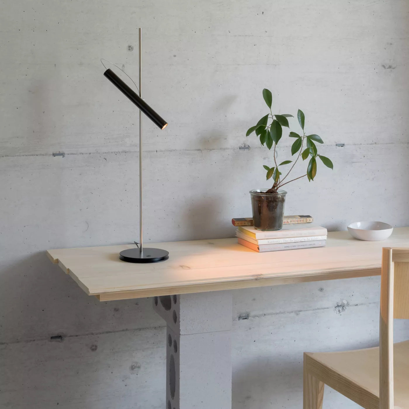 Baltensweiler Linija, negro anodizado – Lámpara de sobremesa led — imagen 3