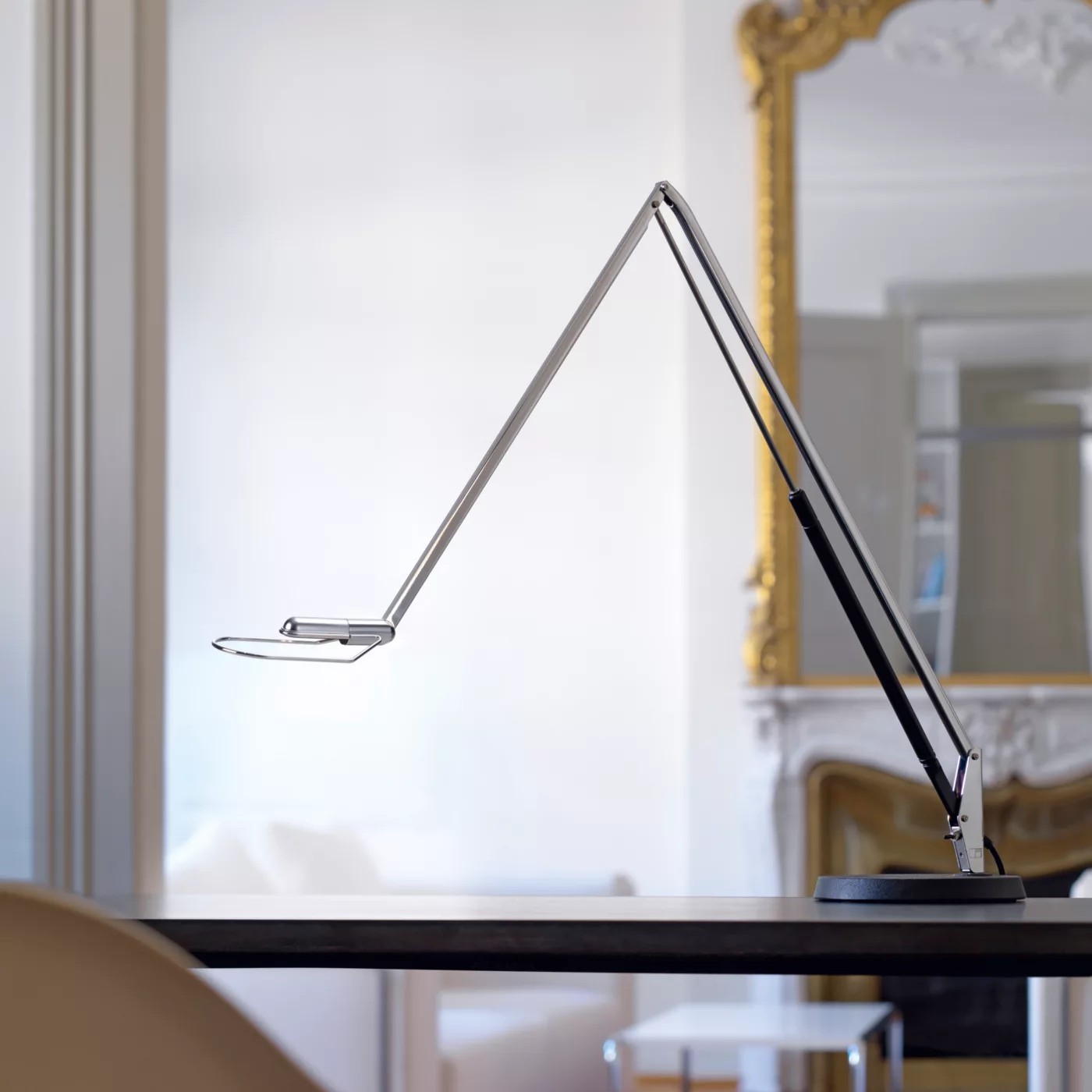 Belux Lifto, con base para mesa cromo/negro – Lámpara de sobremesa led — imagen 4