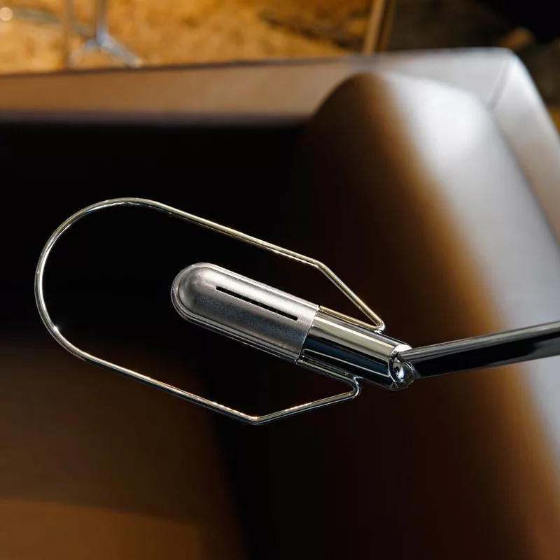 Belux Lifto, con pinza para mesa cromo/negro – Lámpara de sobremesa led — imagen 6
