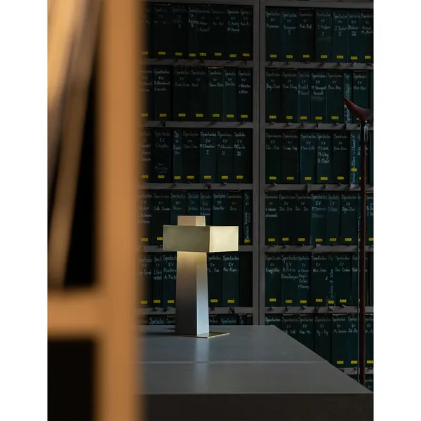 DCWéditions Colección Cauvet Iota Oro – Lámpara de mesa — imagen 3