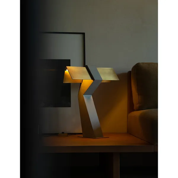 DCWéditions Colección Cauvet Tau Oro – Lámpara de mesa — imagen 6
