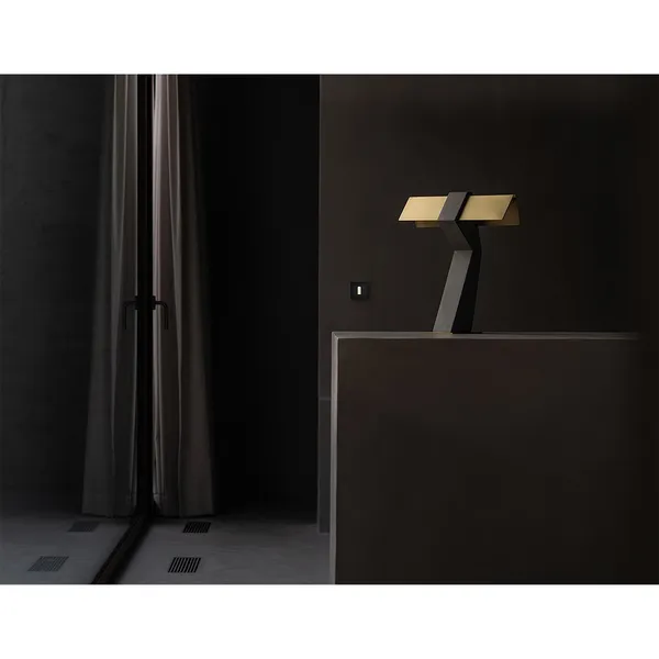 DCWéditions Colección Cauvet Tau Oro – Lámpara de mesa — imagen 7