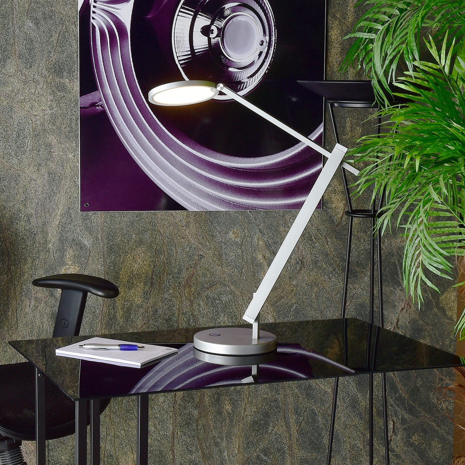 Lámpara de mesa LED Adhara, atenuable en tres niveles