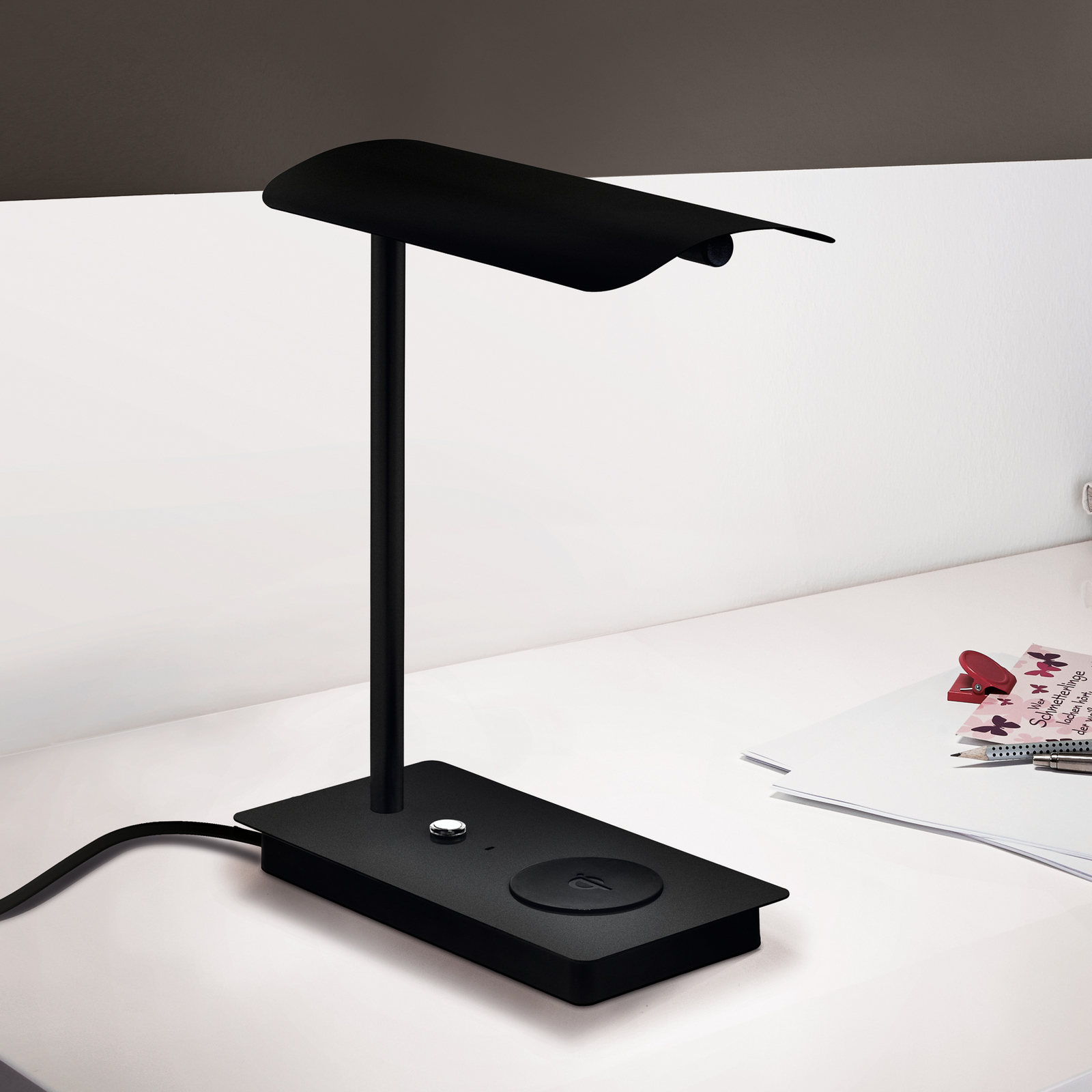 Arenaza lámpara de mesa LED, atenuable, superficie de carga QI
