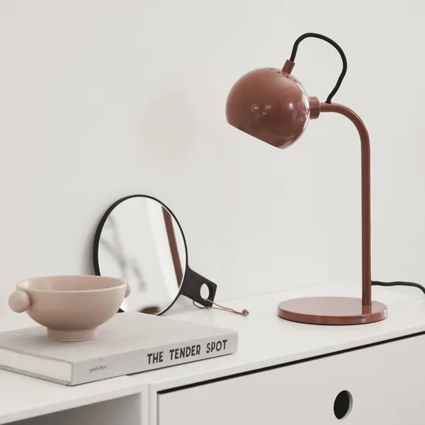 Frandsen Ball Individual Negro Mate – Lámpara de mesa — imagen 4