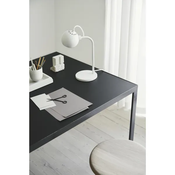 Frandsen Ball Individual Negro Mate – Lámpara de mesa — imagen 5