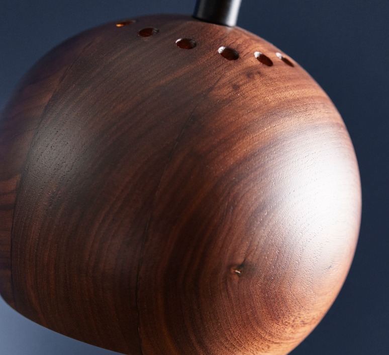 Frandsen Bola, madera de nogal, Ø12cm, H10cm – Lámpara colgante — imagen 5