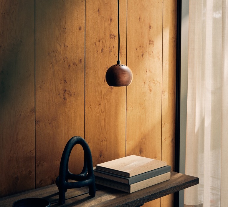 Lámpara colgante, Bola, madera de nogal, Ø12cm, H10cm - Frandsen