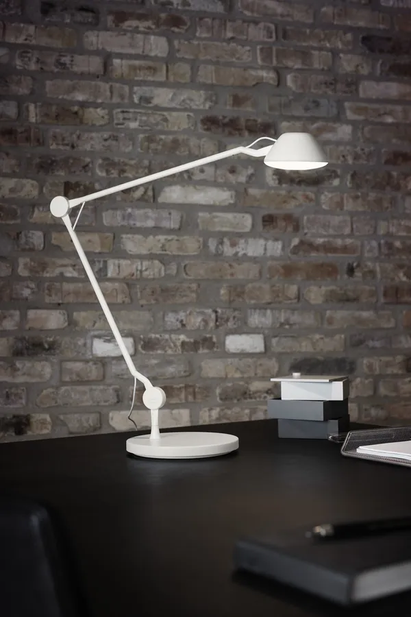 Fritz Hansen AQ01 Blanco Mate – Lámpara de mesa — imagen 3