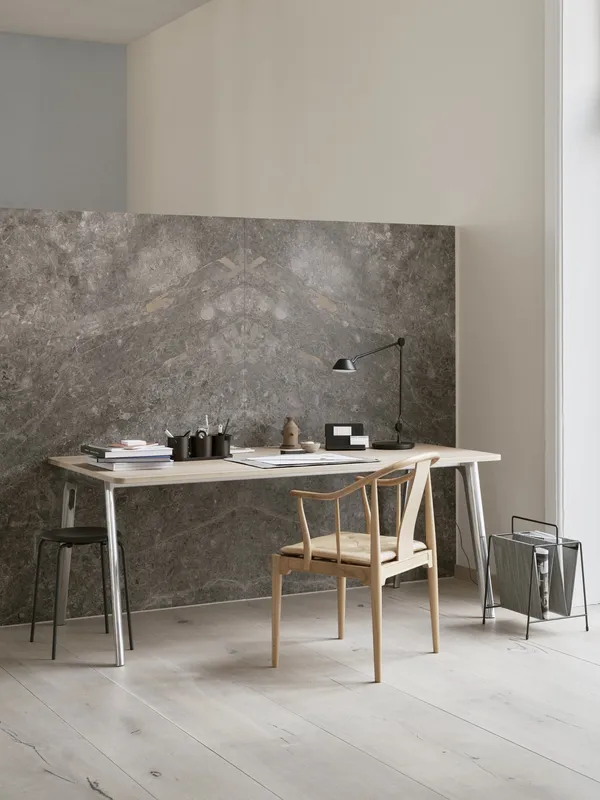 Fritz Hansen AQ01 Negro Mate – Lámpara de mesa — imagen 4