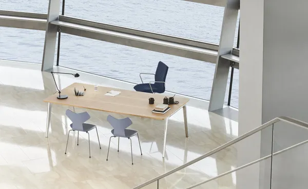 Fritz Hansen AQ01 Negro Mate – Lámpara de mesa — imagen 5