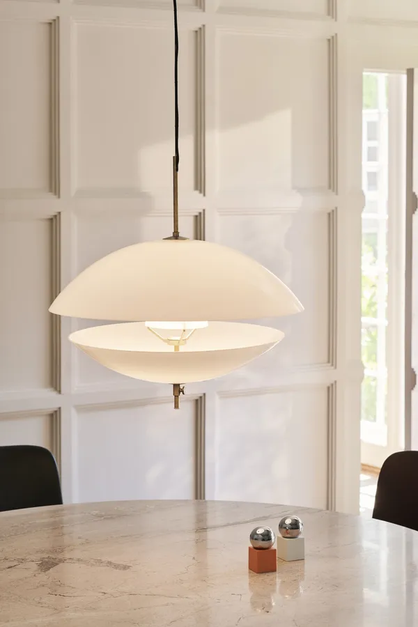 Fritz Hansen Clam Blanco/Latón Ø55 – Lámpara colgante — imagen 8