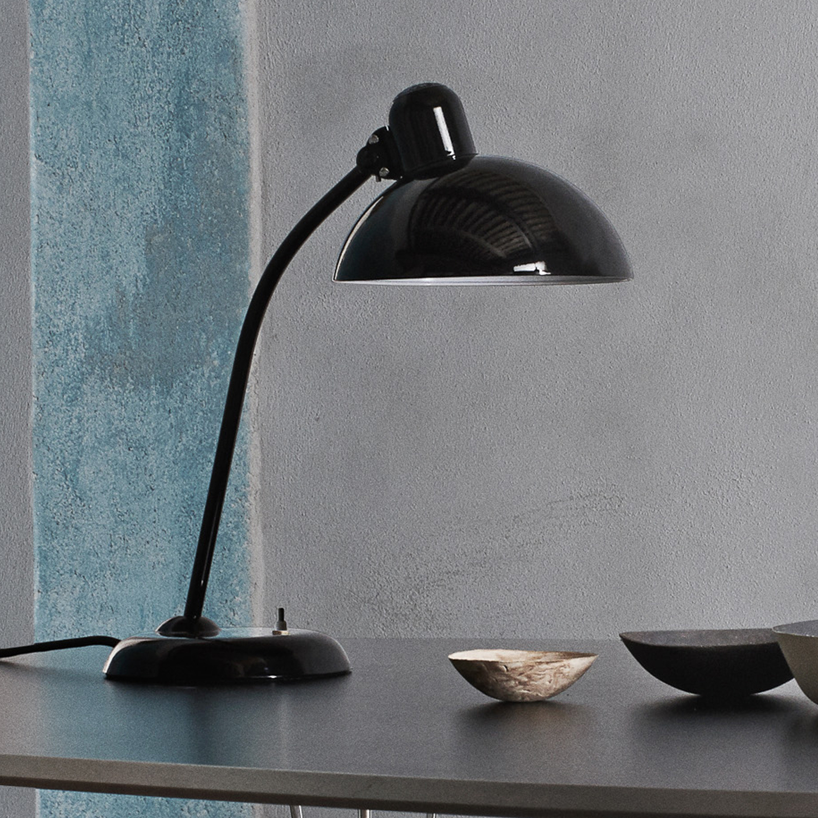 Fritz Hansen Kaiser Idell 6556-T brillante – Lámpara de mesa — imagen 3