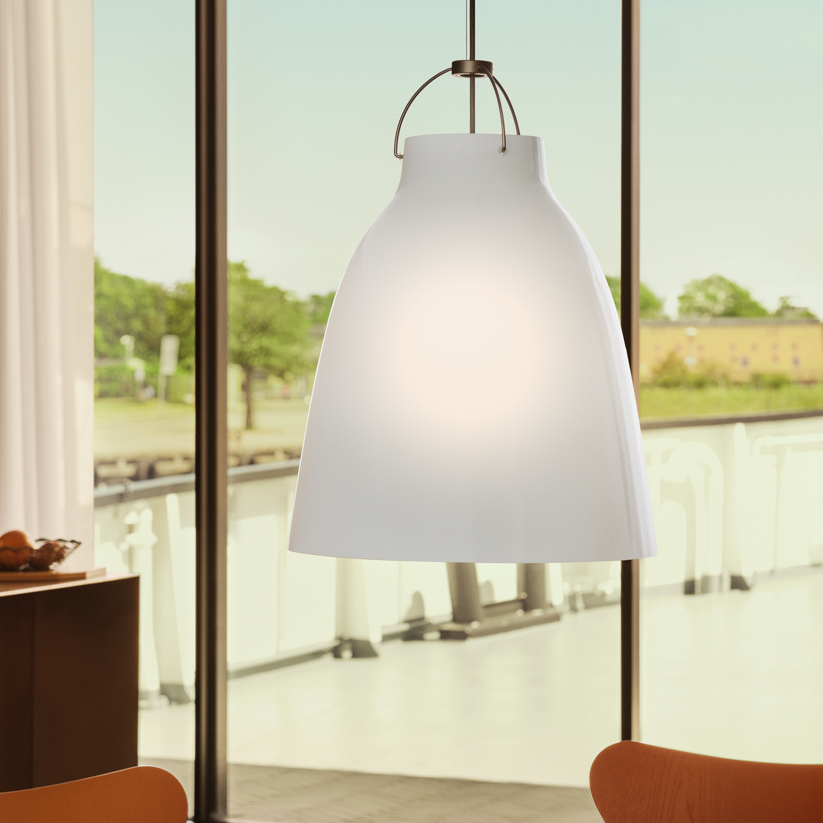 Lámpara colgante Caravaggio de FRITZ HANSEN con cristal opalino