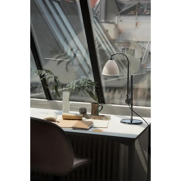 GUBI Bestlite BL1 Latón/Porcelana – Lámpara de mesa — imagen 6