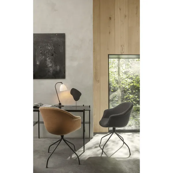 GUBI Bestlite BL2 Gris/ Latón – Lámpara de mesa — imagen 3