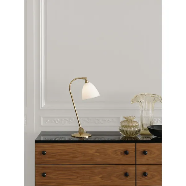GUBI Bestlite BL2 Latón/Porcelana – Lámpara de mesa — imagen 3