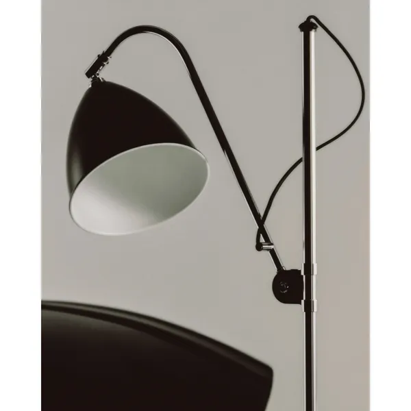 GUBI Bestlite BL3M Negro/ Latón – Lámpara de pie — imagen 3