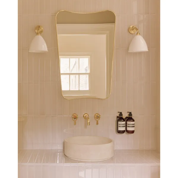 GUBI Bestlite BL7 Negro/ Latón – Lámpara de pared — imagen 3