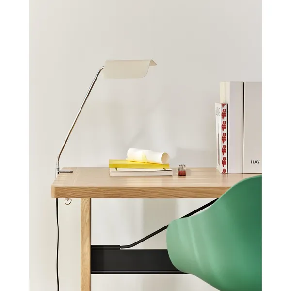HAY Apex con Clip Blanco Ostra – Lámpara de mesa — imagen 4