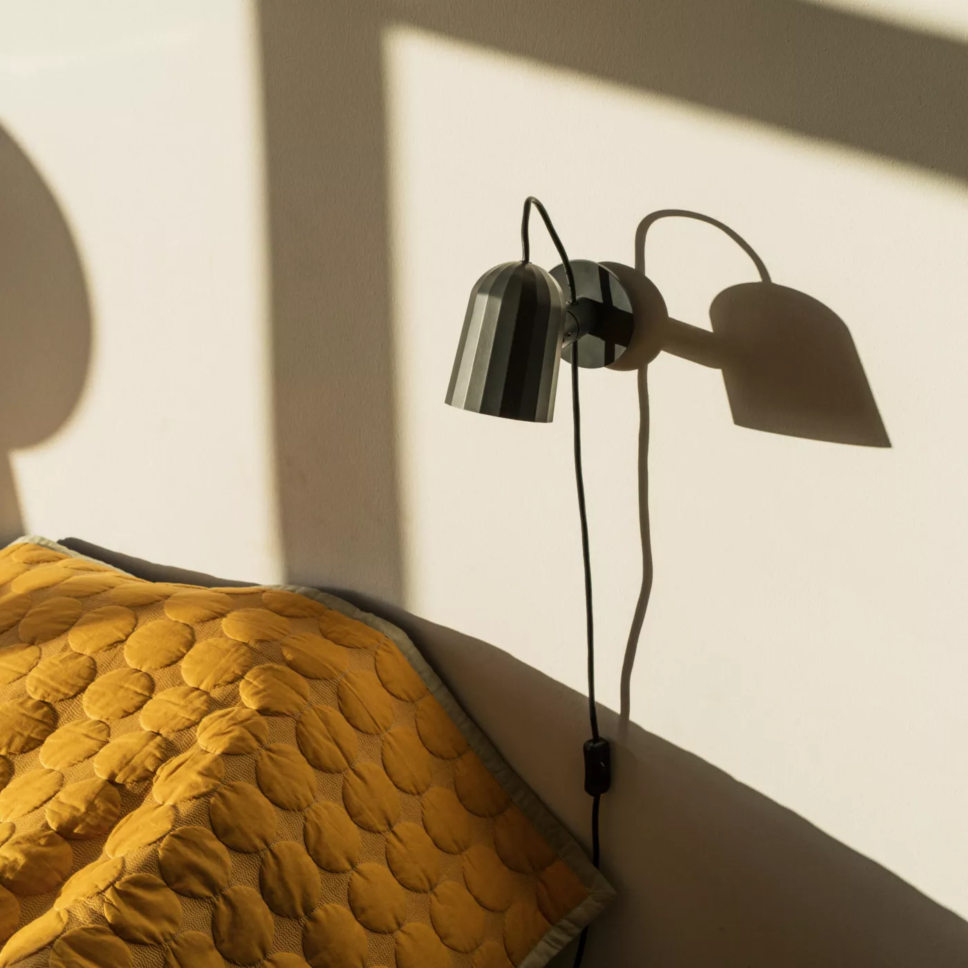 HAY Noc, gris oscuro – Lámpara de pared — imagen 4