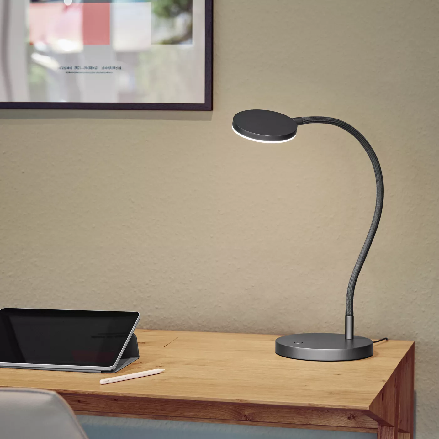 Holtkötter Flex T, aluminio/rojo – Lámpara de sobremesa led — imagen 5