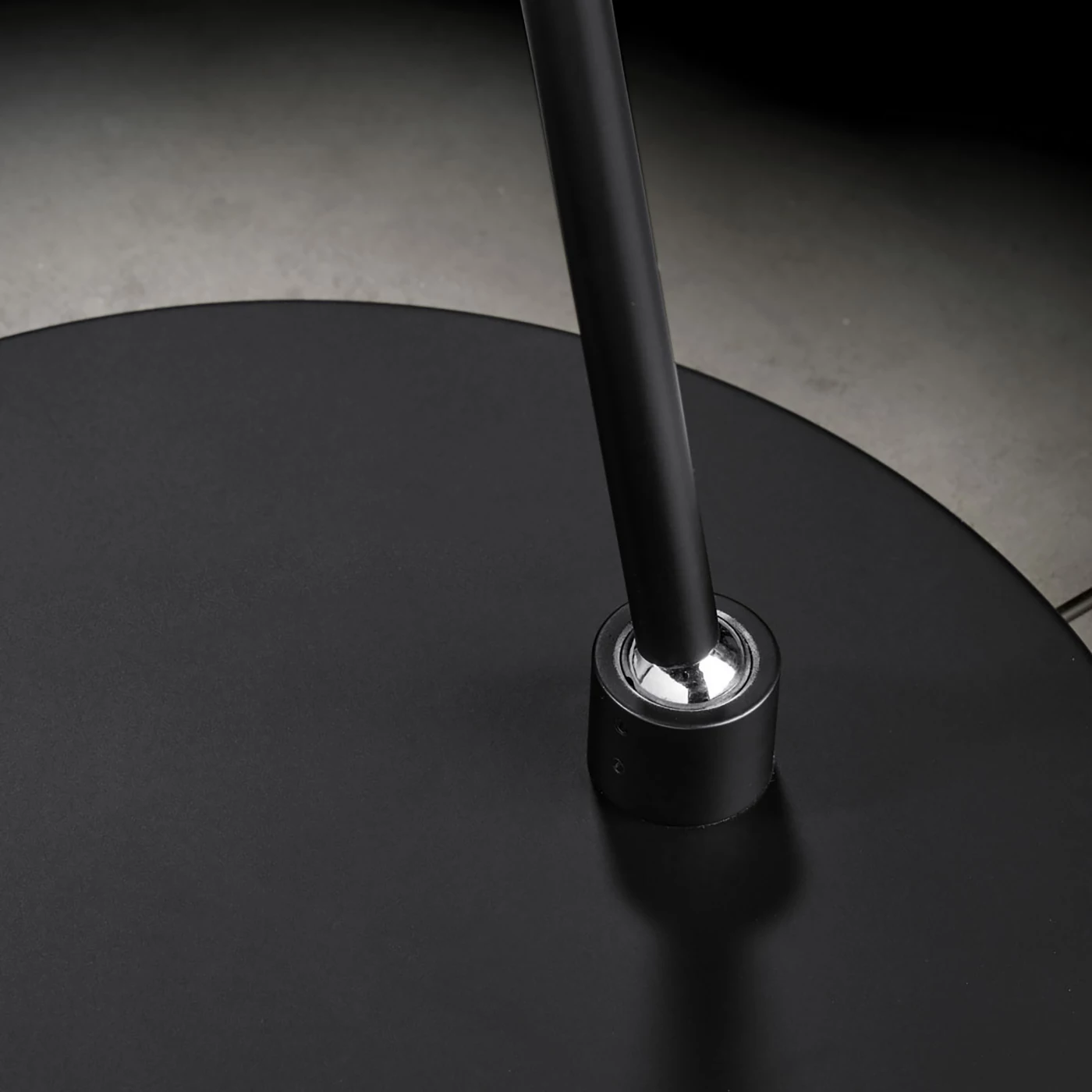 Holtkötter Plano S, negro – Lámpara de pie led — imagen 5