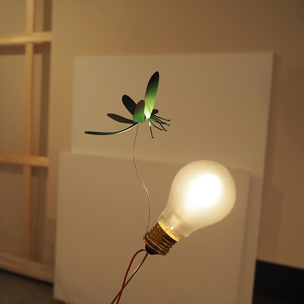 Ingo Maurer I Ricchi Poveri Bzzzz – Lámpara sobremesa — imagen 5
