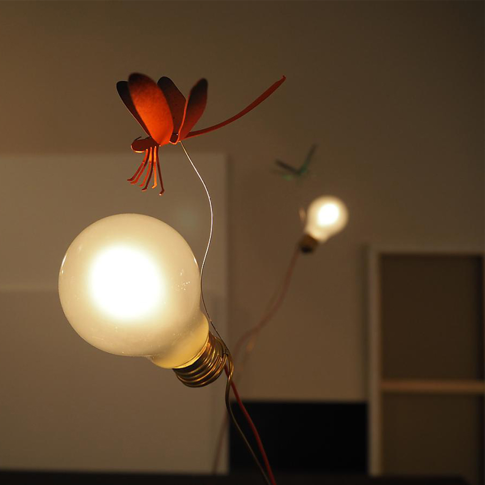 Ingo Maurer I Ricchi Poveri Bzzzz – Lámpara sobremesa — imagen 8