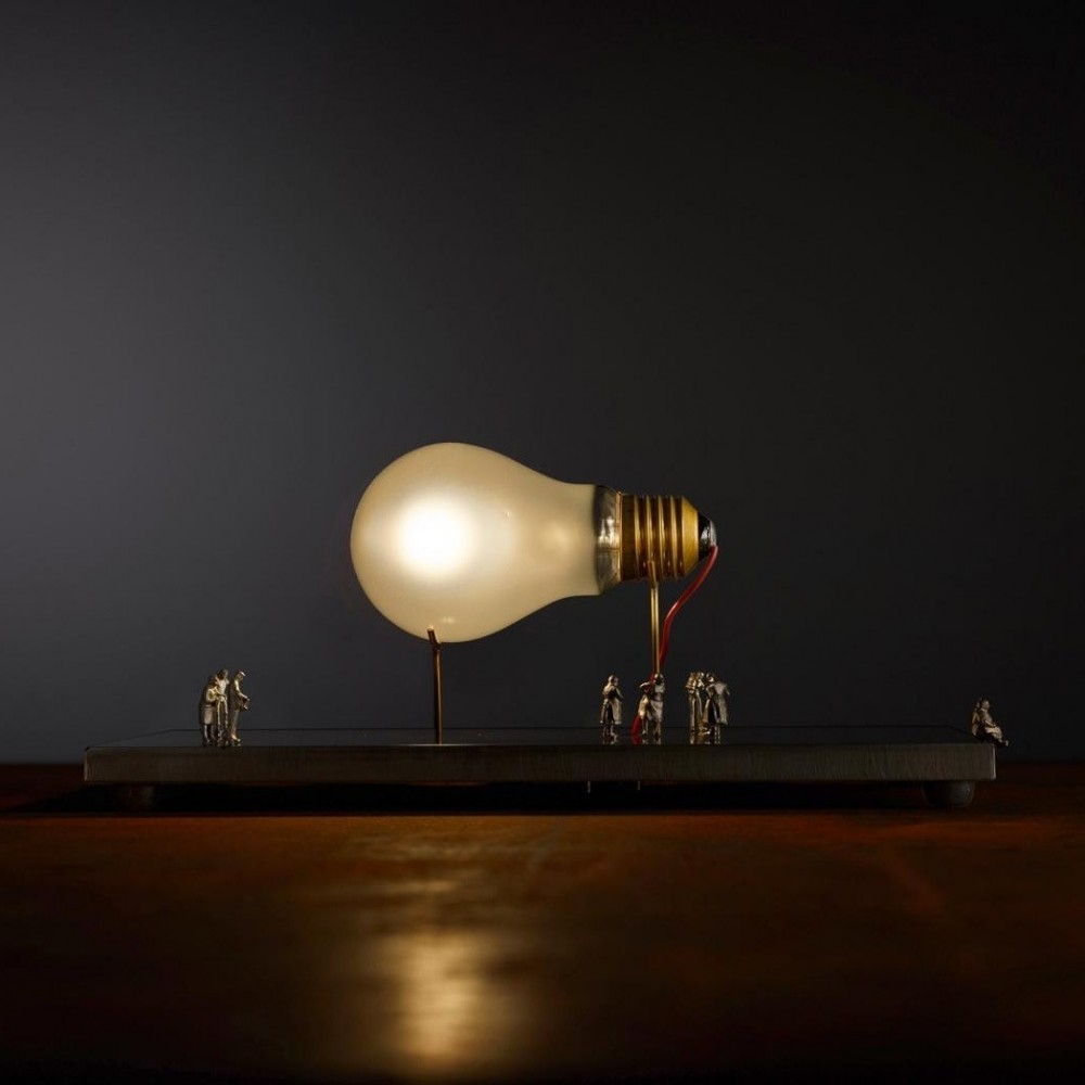 Ingo Maurer I Ricchi Poveri Monument for a Bulb – Lámpara sobremesa — imagen 3