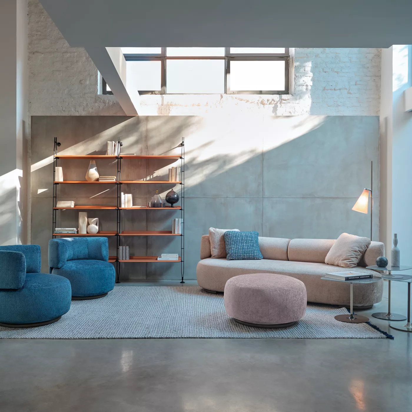 Kartell K-Lux, negro/ahumado – Lámpara de pie — imagen 4