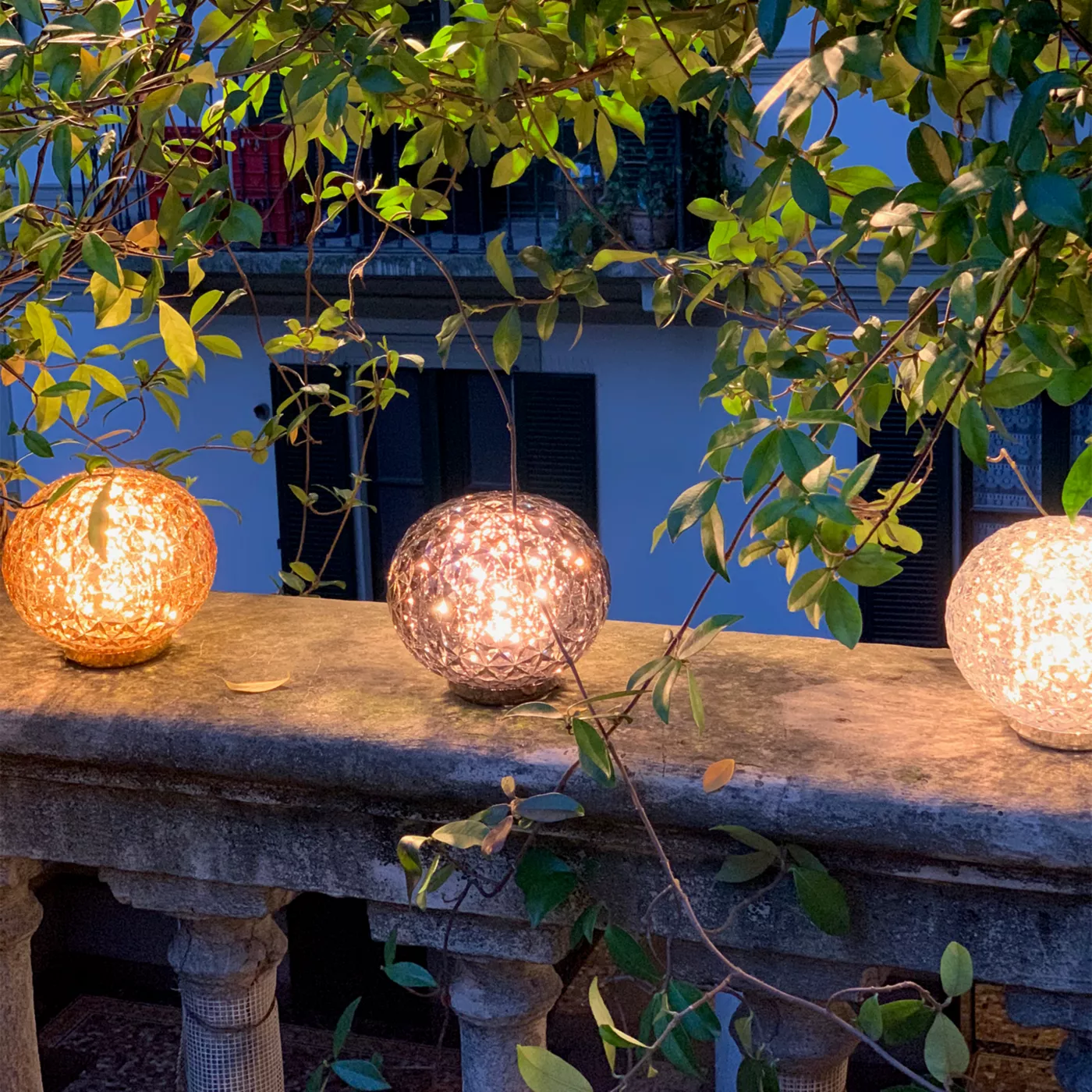 Kartell Planet – Lámpara de sobremesa led — imagen 4