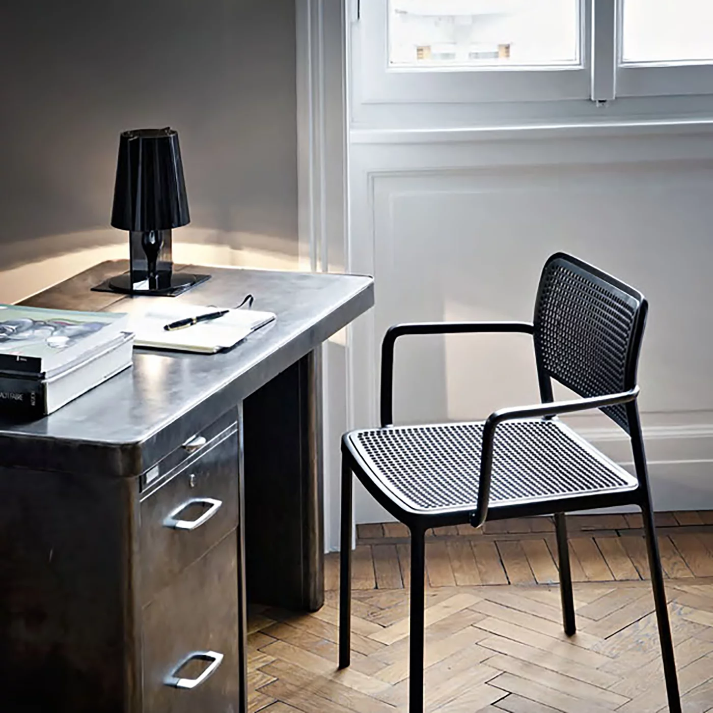 Kartell Take – Lámpara de sobremesa — imagen 3