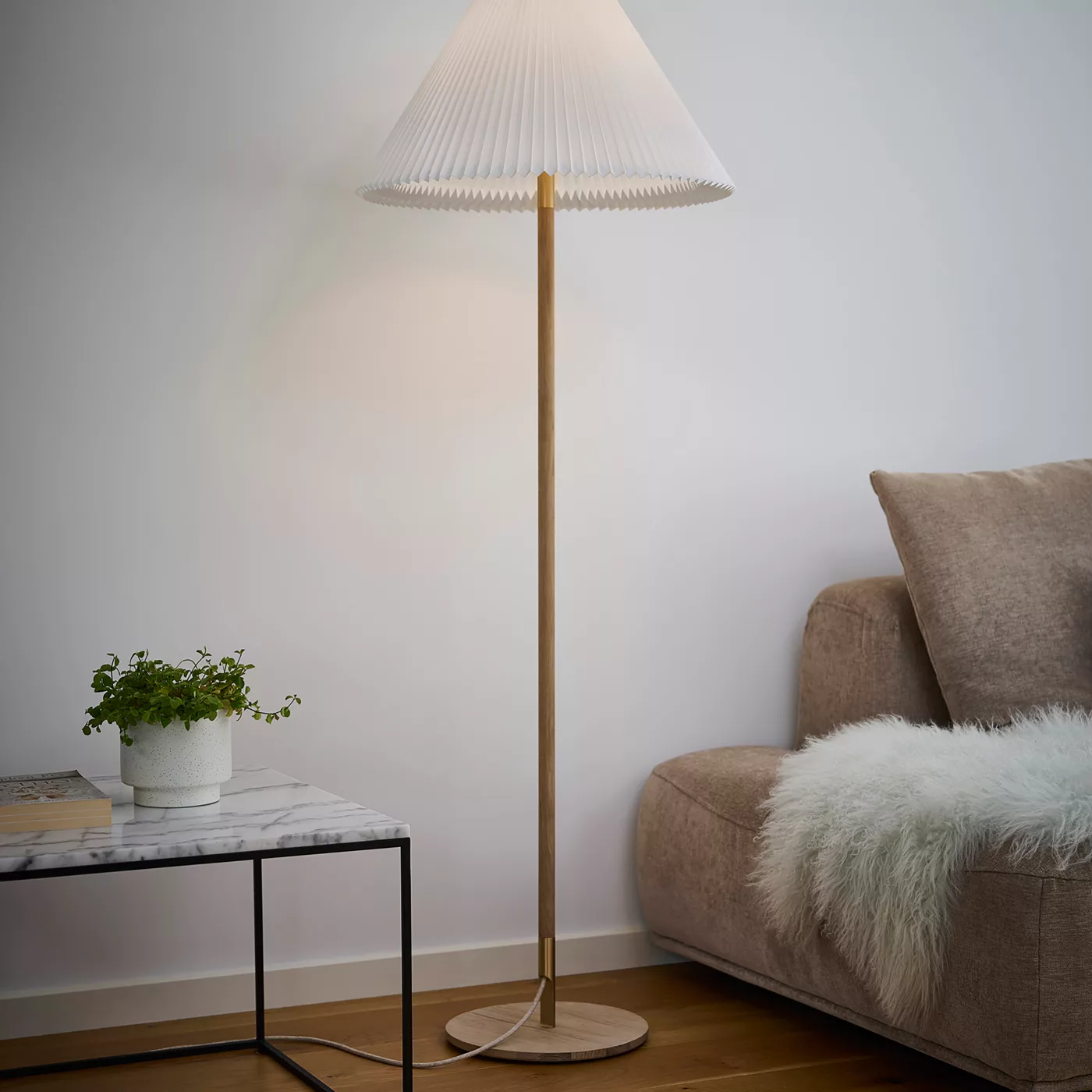 Le Klint Model 328 – Lámpara de pie — imagen 4