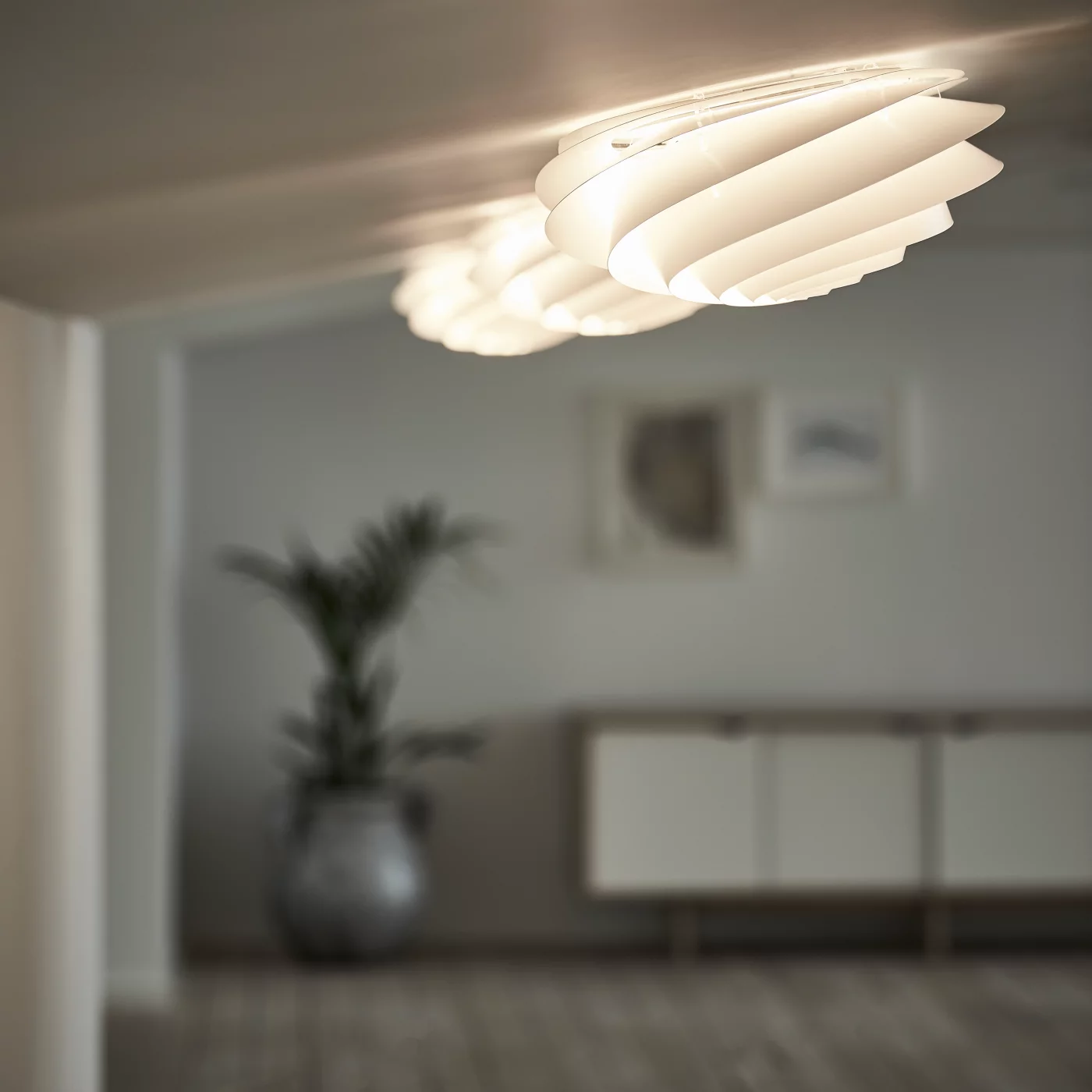 Le Klint Swirl, y pared blanco - ø37 cm – Lámpara de techo — imagen 5