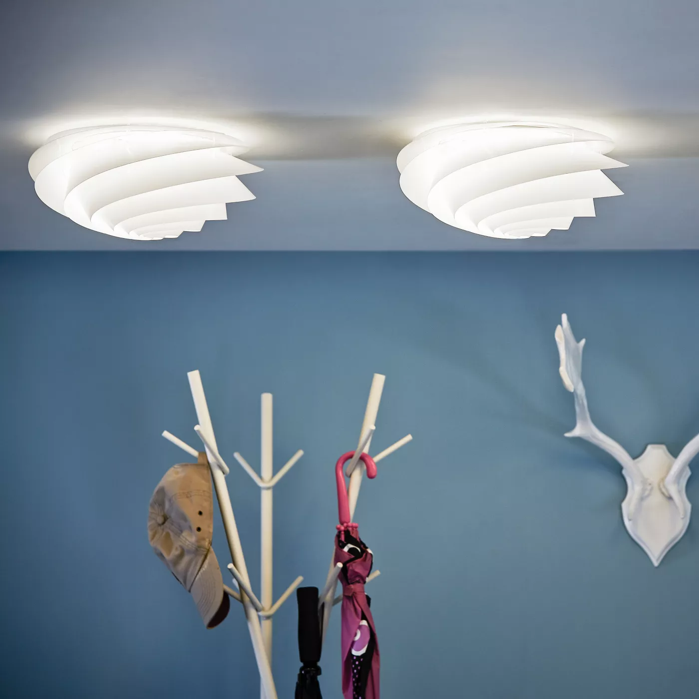 Le Klint Swirl, y pared blanco - ø37 cm – Lámpara de techo — imagen 7