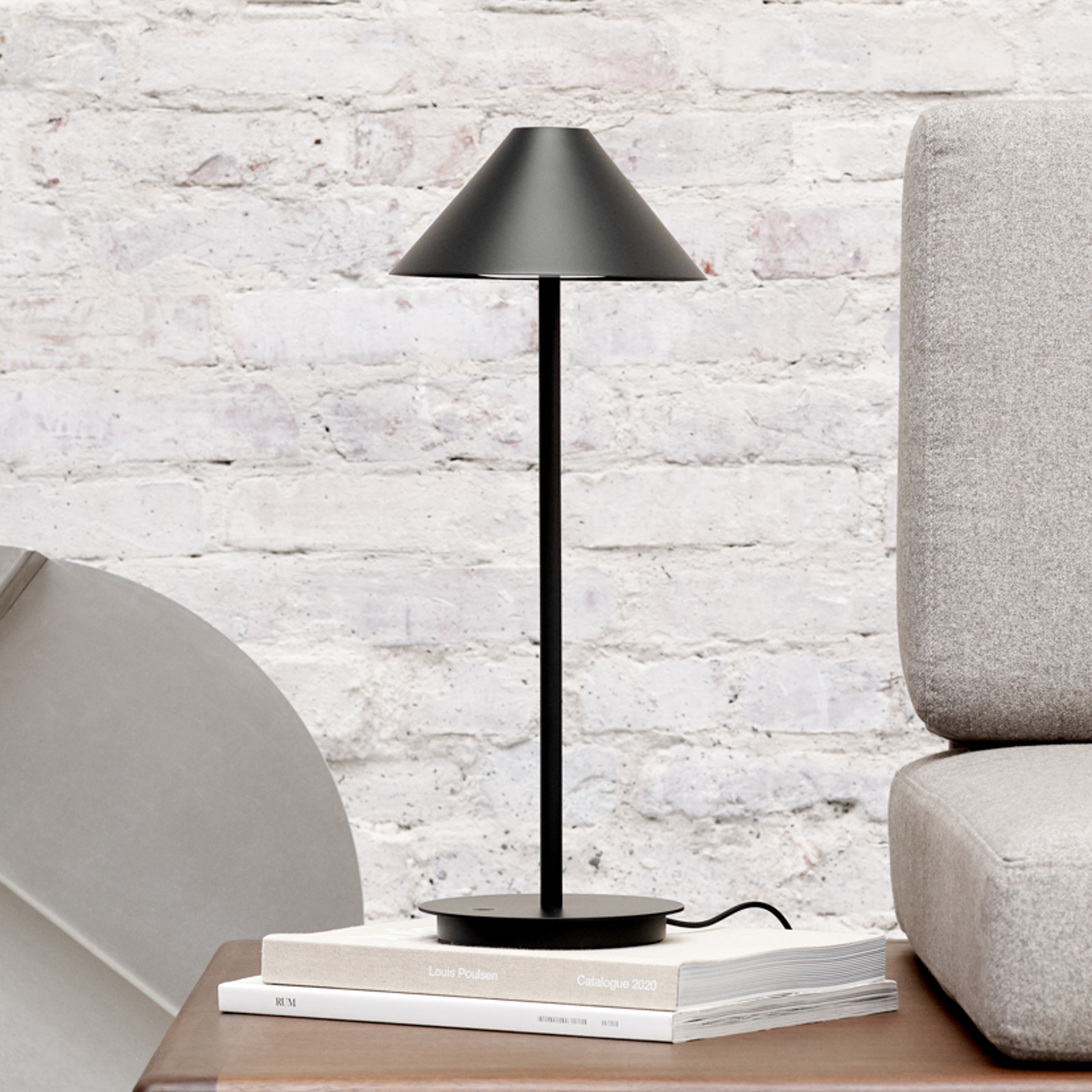 Louis Poulsen Keglen de con base + Atenuador – Lámpara de mesa — imagen 2