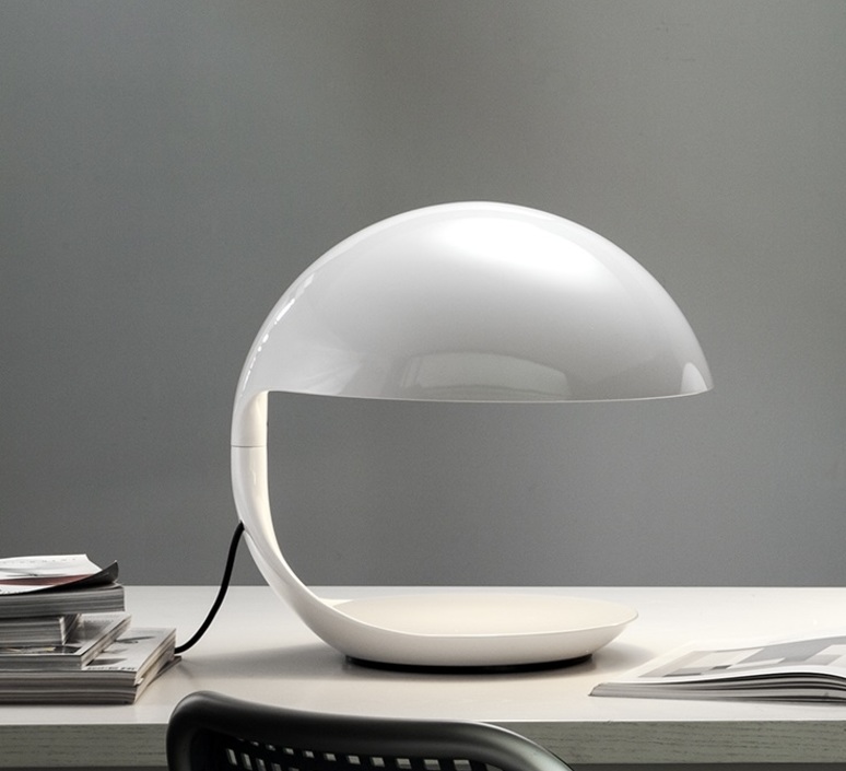 Martinelli Luce Cobra, blanca, H40cm - Martinelli-Luce – Lámpara de mesa — imagen 4