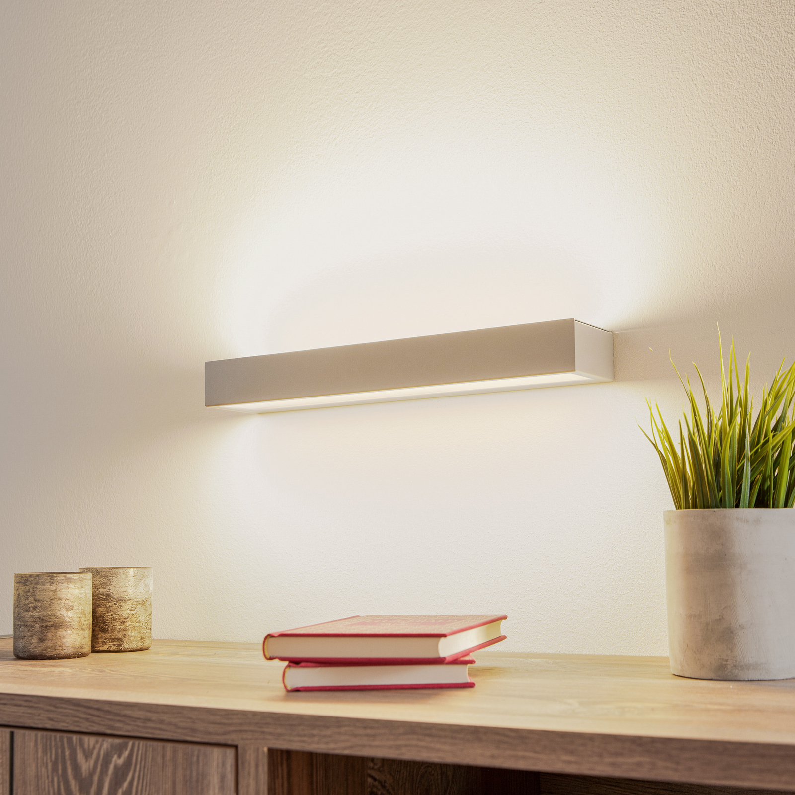 Aplique de pared LED Mera, ancho 40 cm, color aluminio