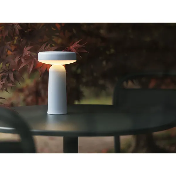 Muuto Ease Portátil Azul Claro – Lámpara — imagen 4