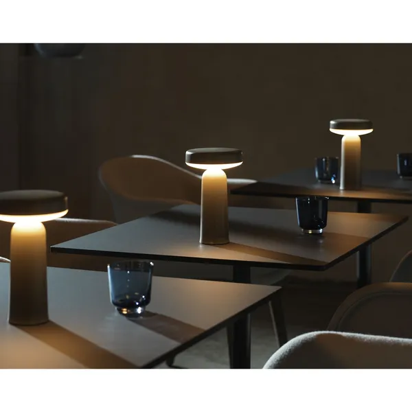 Muuto Ease Portátil Azul Claro – Lámpara — imagen 7