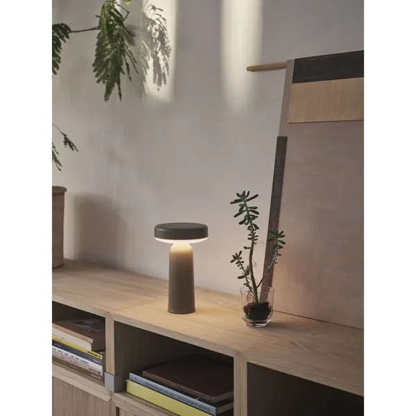 Muuto Ease Portátil Gris Topo – Lámpara — imagen 4