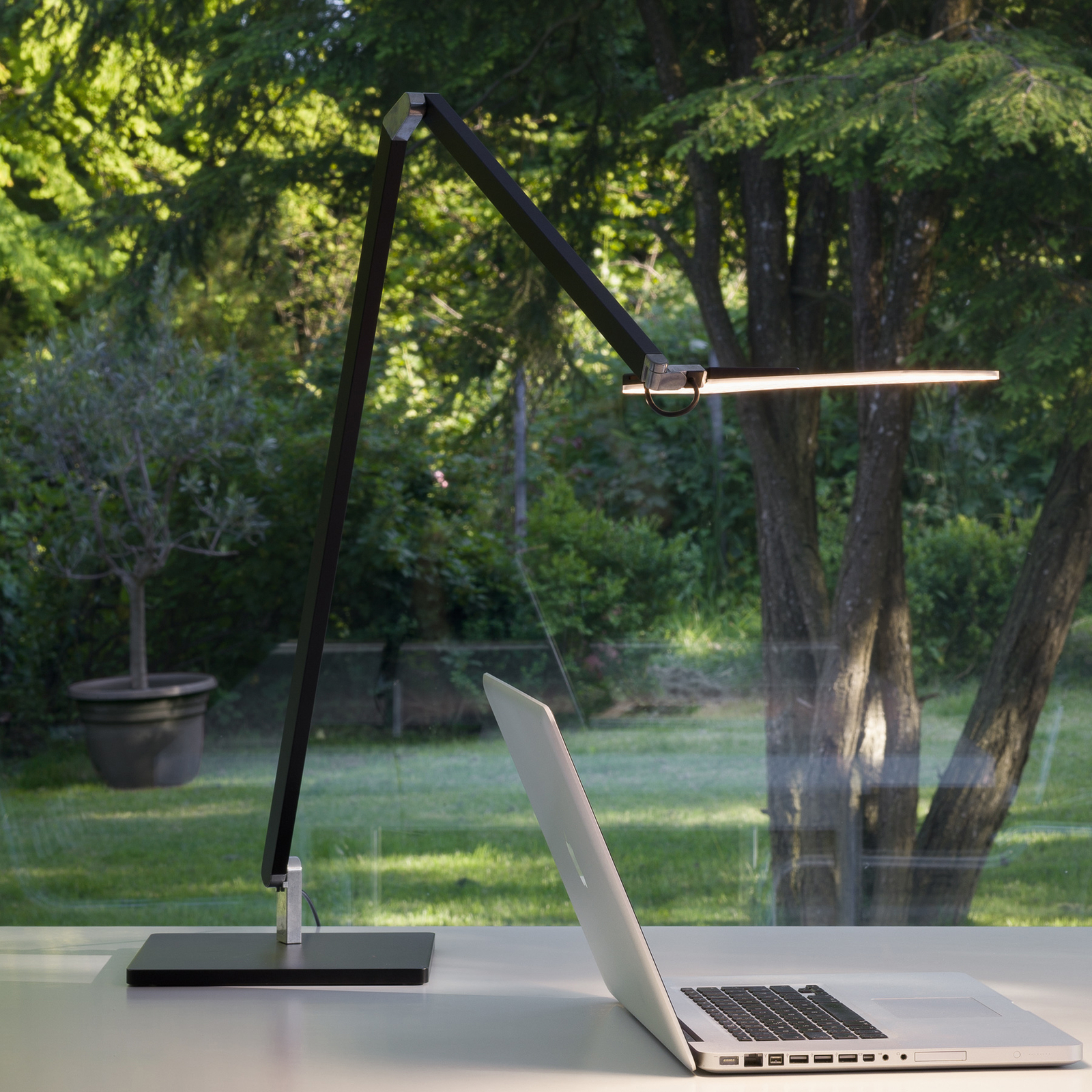 Nimbus Roxxane Office Lámpara de mesa LED 4.000 K